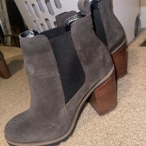 Round toe Grey booties